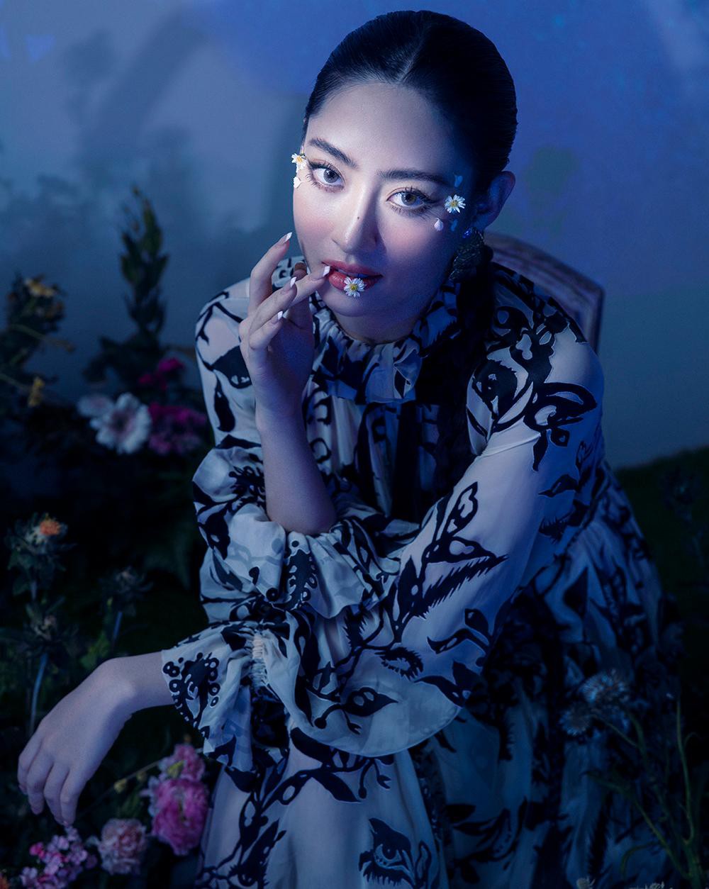 Hoa hậu Lương Thùy Linh khoe vẻ đẹp gợi cảm, quyến rũ trong bộ ảnh mới - Ảnh 5.