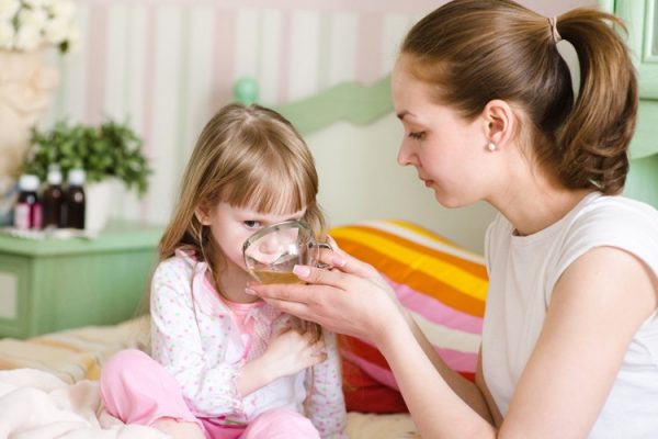Nên uống lá tía tô trước khi tiêm phòng không? Hướng dẫn chăm sóc trẻ sau tiêm phòng đúng cách - Ảnh 3.