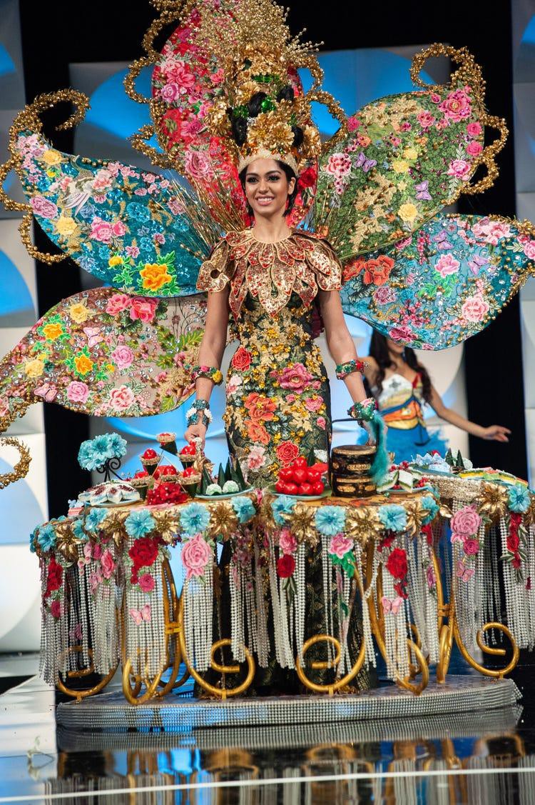 Trang phục &quot;Bánh mỳ&quot; của H'Hen Niê lọt Top 10 trang phục dân tộc đẹp nhất thập kỷ cuộc thi Miss Universe  - Ảnh 3.