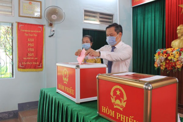Quảng Bình: Lãnh đạo tỉnh dự khai mạc và đi kiểm tra, chỉ đạo công tác bầu cử tại các địa phương  - Ảnh 1.