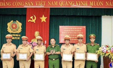 Giám đốc Công an tỉnh Đồng Nai gửi thư khen tập thể phòng CSGT phát hiện kịp thời nhóm đối tượng nhập cảnh trái phép - Ảnh 1.