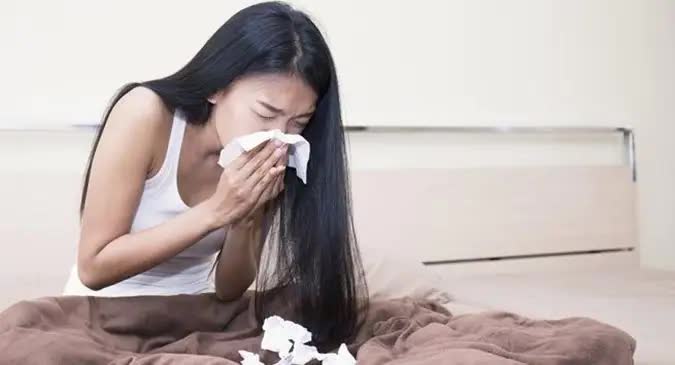 Hắt hơi, đau mắt đỏ có phải triệu chứng của virus corona (COVID-19) - Ảnh 3. Hắt hơi, đau mắt đỏ có phải triệu chứng của virus corona (COVID-19) - Ảnh 3.