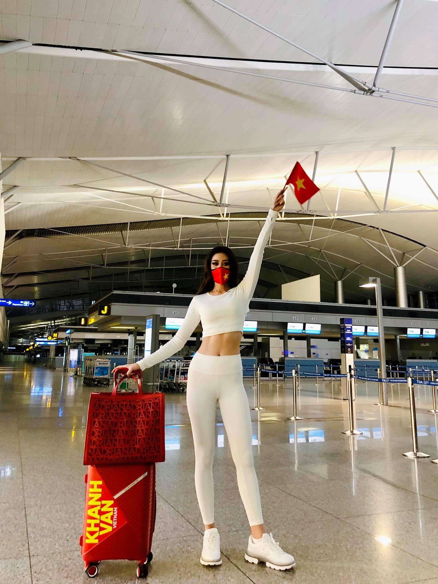 Hoa hậu Khánh Vân liên tục biến hóa phong cách thời trang sân bay khi lên đường sang Mỹ dự thi Miss Universe 2020 - Ảnh 1.