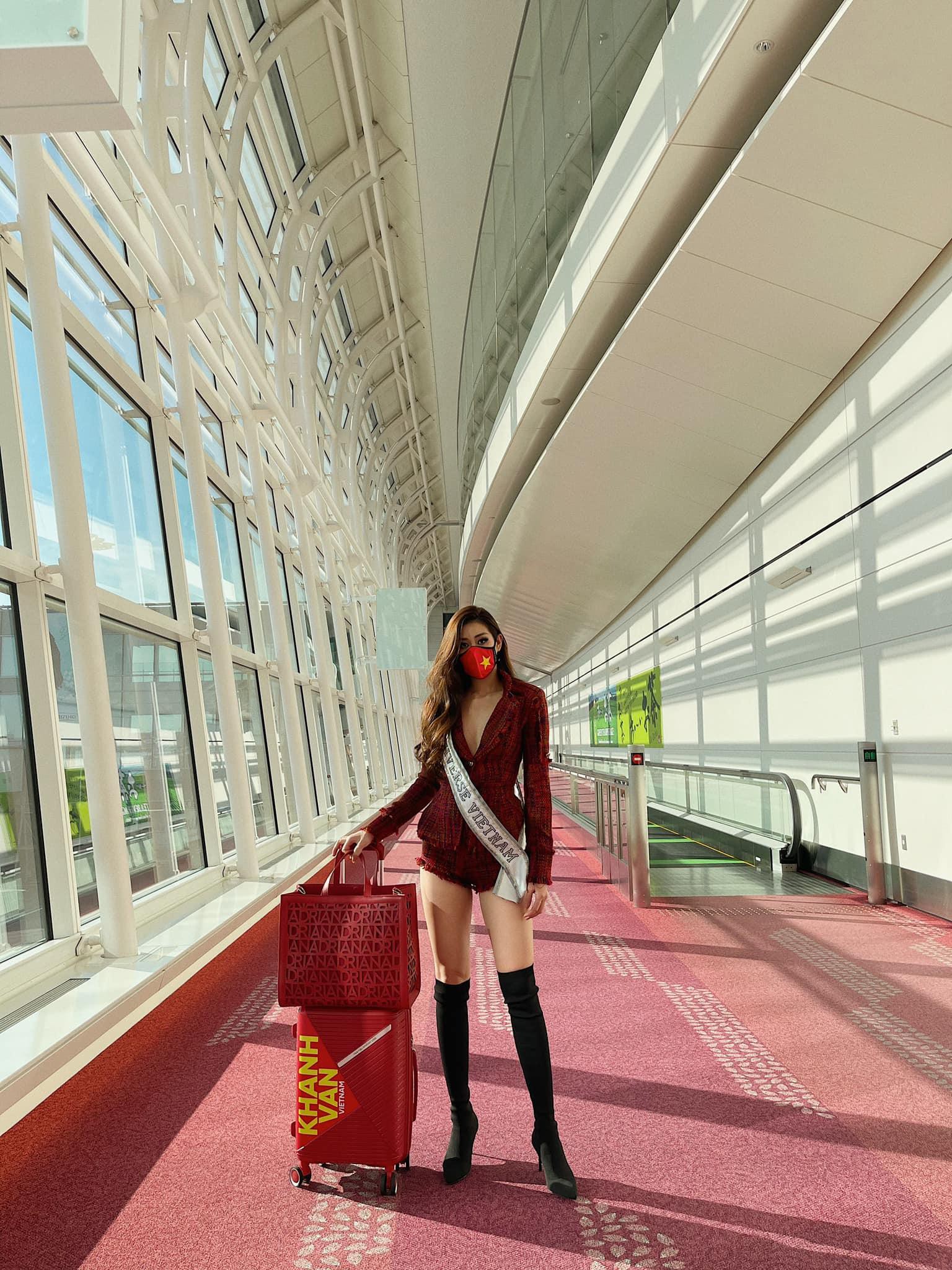 Hoa hậu Khánh Vân liên tục biến hóa phong cách thời trang sân bay khi lên đường sang Mỹ dự thi Miss Universe 2020 - Ảnh 14.