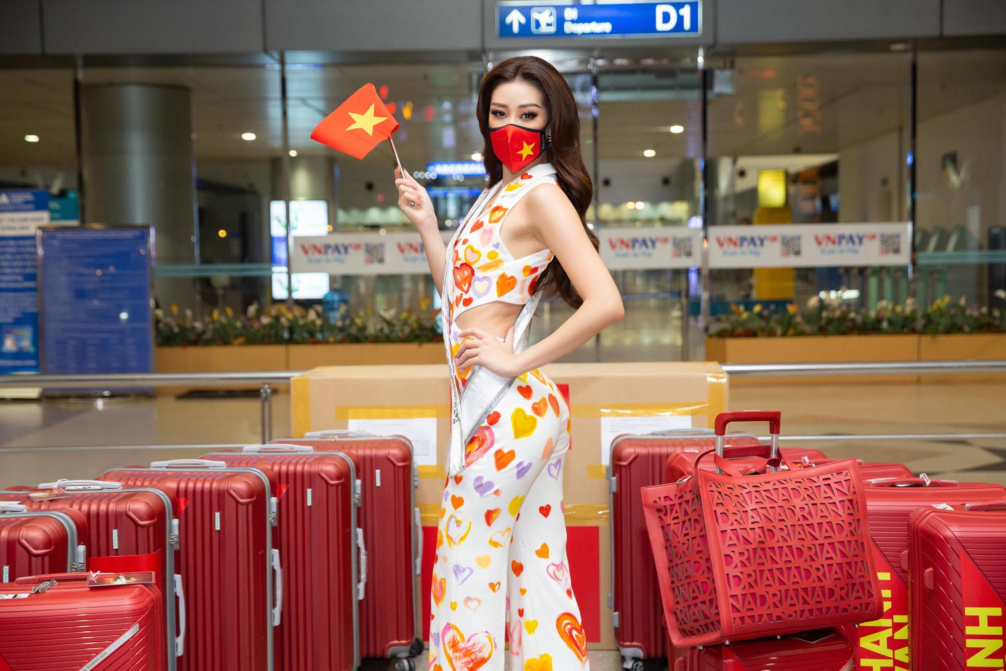 Hoa hậu Khánh Vân liên tục biến hóa phong cách thời trang sân bay khi lên đường sang Mỹ dự thi Miss Universe 2020 - Ảnh 6.