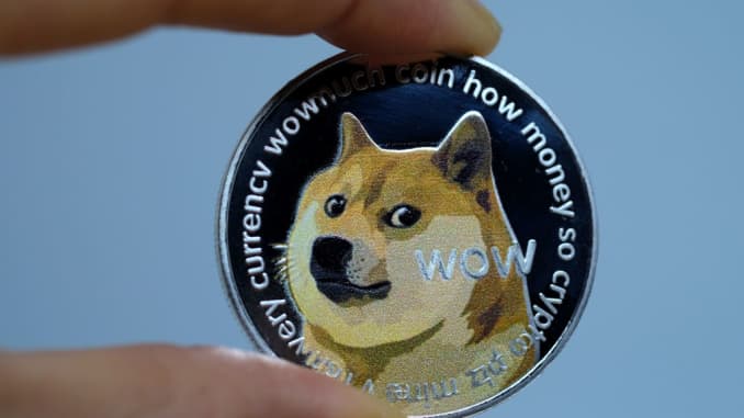‘Trò đùa’ Dogecoin tăng hơn 12.000%, bạn sẽ có bao nhiêu tiền nếu đổ 1.000 USD vào đây từ đầu năm? - Ảnh 1.
