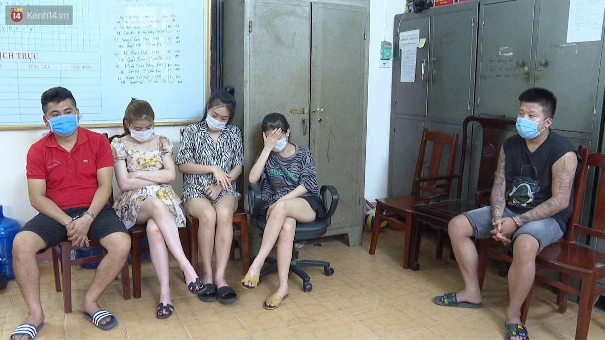 Bất chấp quy định phòng dịch, gần 40 nam nữ thanh niên mở tiệc ma túy bay lắc trong quán karaoke - Ảnh 3. Bất chấp quy định phòng dịch, gần 40 nam nữ thanh niên mở tiệc ma túy bay lắc trong quán karaoke - Ảnh 3.