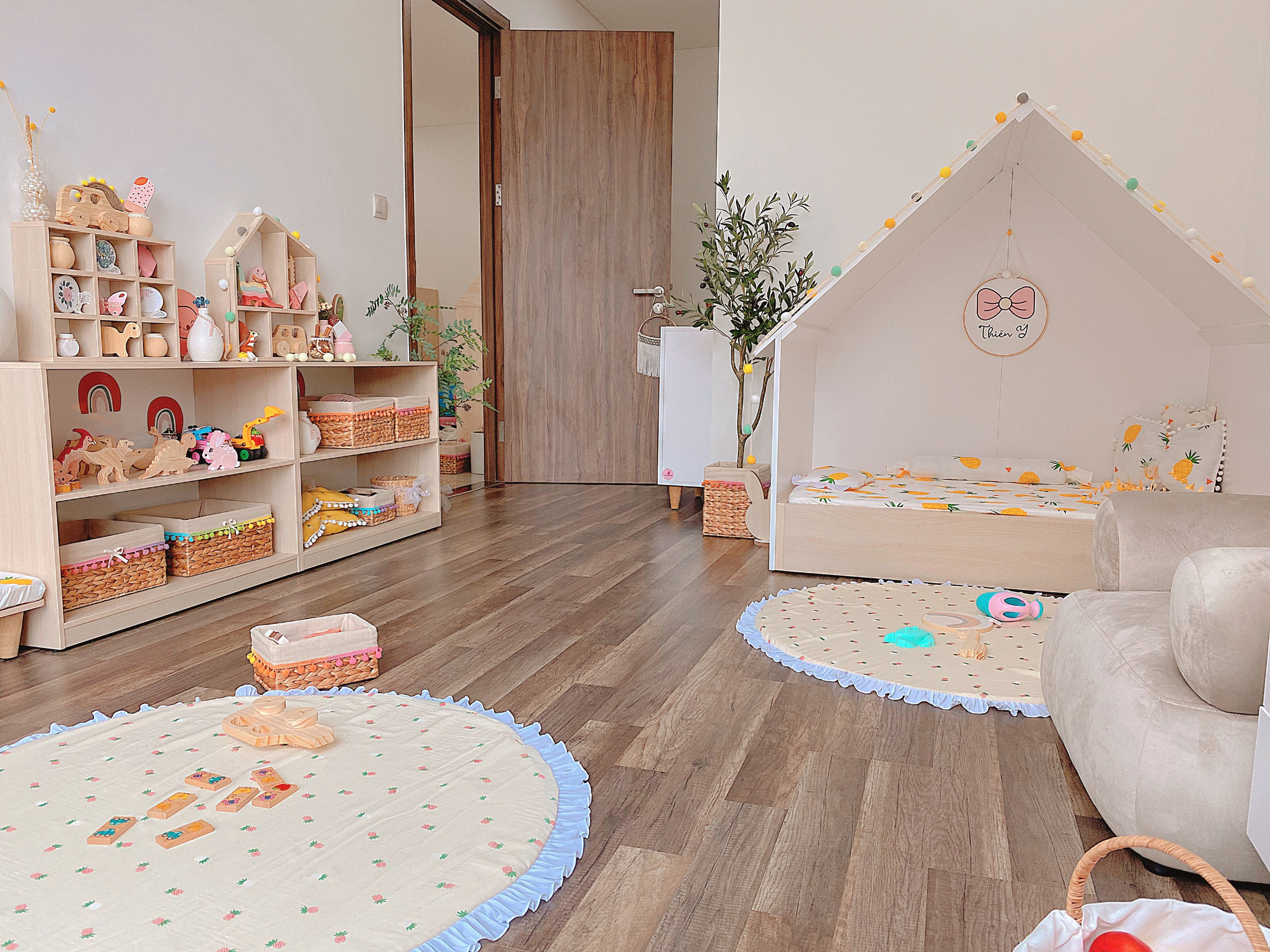 Mẹ đảm thiết kế phòng cho con xinh yêu như cổ tích, chi phí chưa đến 25 triệu mà đồ chơi toàn hàng sang xịn mịn - Ảnh 1. Mẹ đảm thiết kế phòng cho con xinh yêu như cổ tích, chi phí chưa đến 25 triệu mà đồ chơi toàn hàng sang xịn mịn - Ảnh 1.
