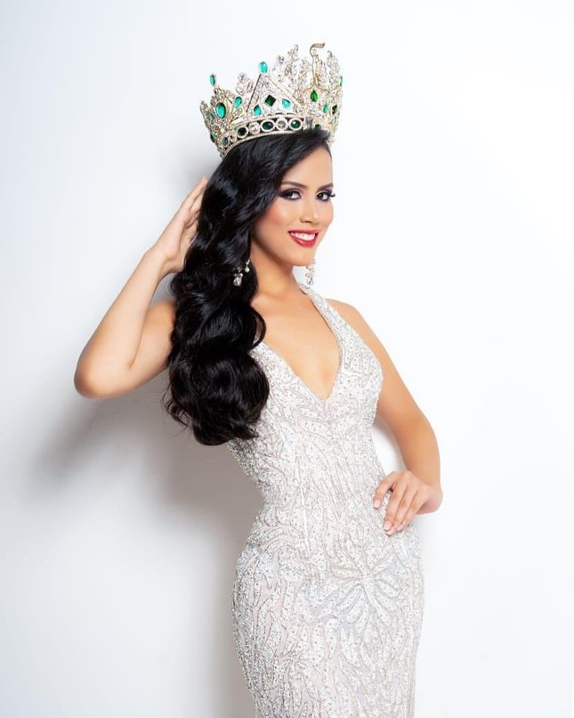 Ngắm nhan sắc xinh đẹp, quyến rũ của nữ sinh viên báo chí vừa lên ngôi Hoa hậu Hòa bình Guatemala - Ảnh 6.
