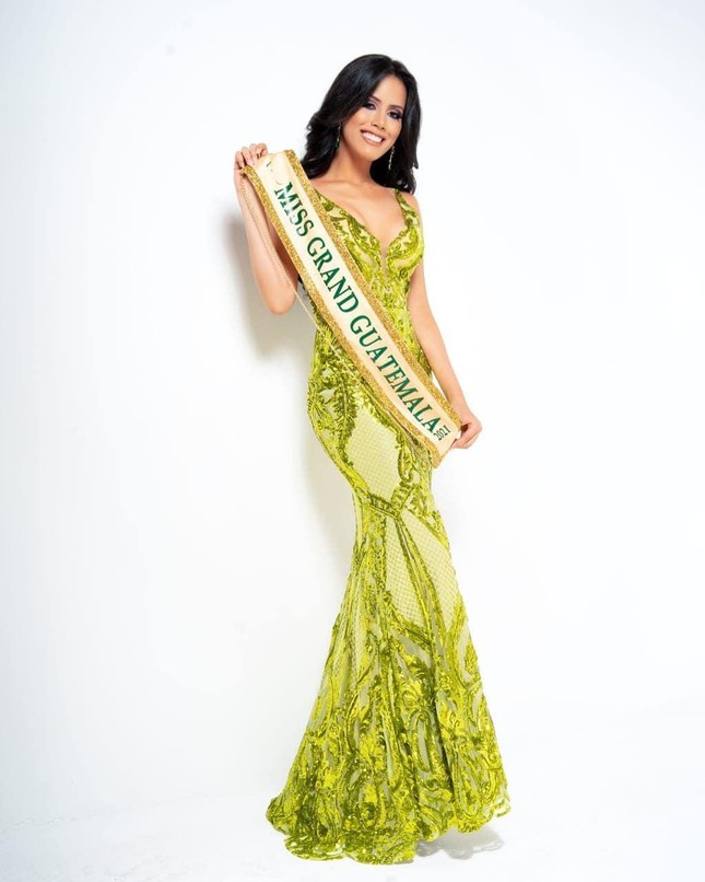 Ngắm nhan sắc xinh đẹp, quyến rũ của nữ sinh viên báo chí vừa lên ngôi Hoa hậu Hòa bình Guatemala - Ảnh 7.