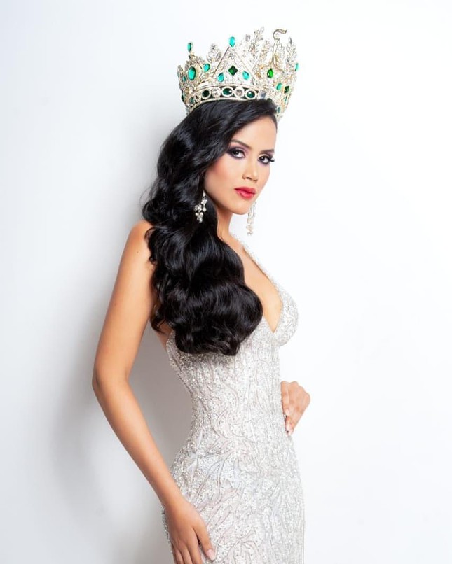 Ngắm nhan sắc xinh đẹp, quyến rũ của nữ sinh viên báo chí vừa lên ngôi Hoa hậu Hòa bình Guatemala - Ảnh 5.