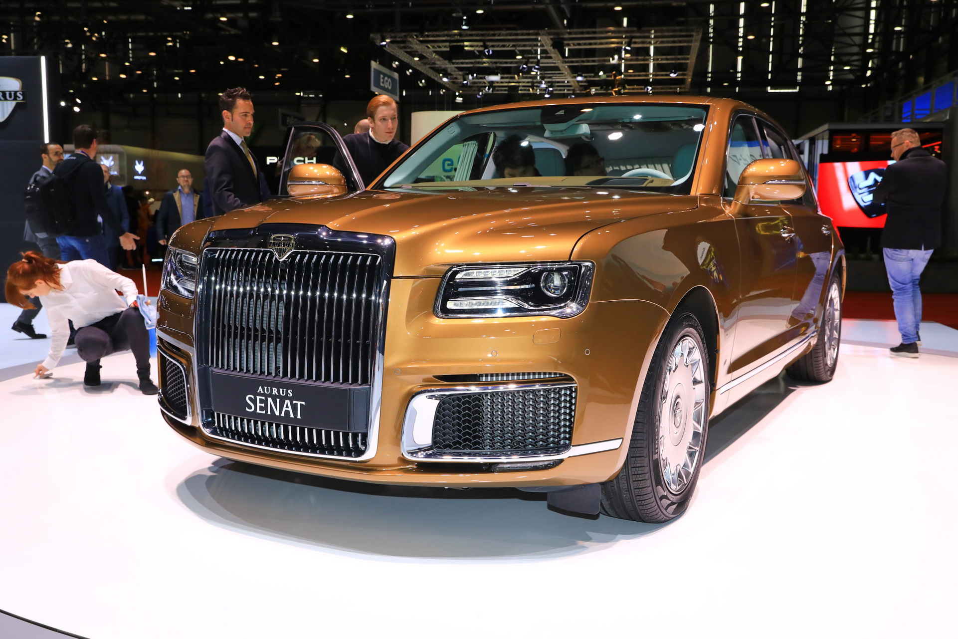 Rolls-Royce của nước Nga bắt đầu sản xuất đại trà - xe phục vụ Tổng thống Putin được bình dân hoá - Ảnh 1.