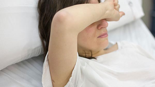 Ra máu như hành kinh khi mang thai, mẹ bầu cần biết những nguy hiểm nào? - Ảnh 3.