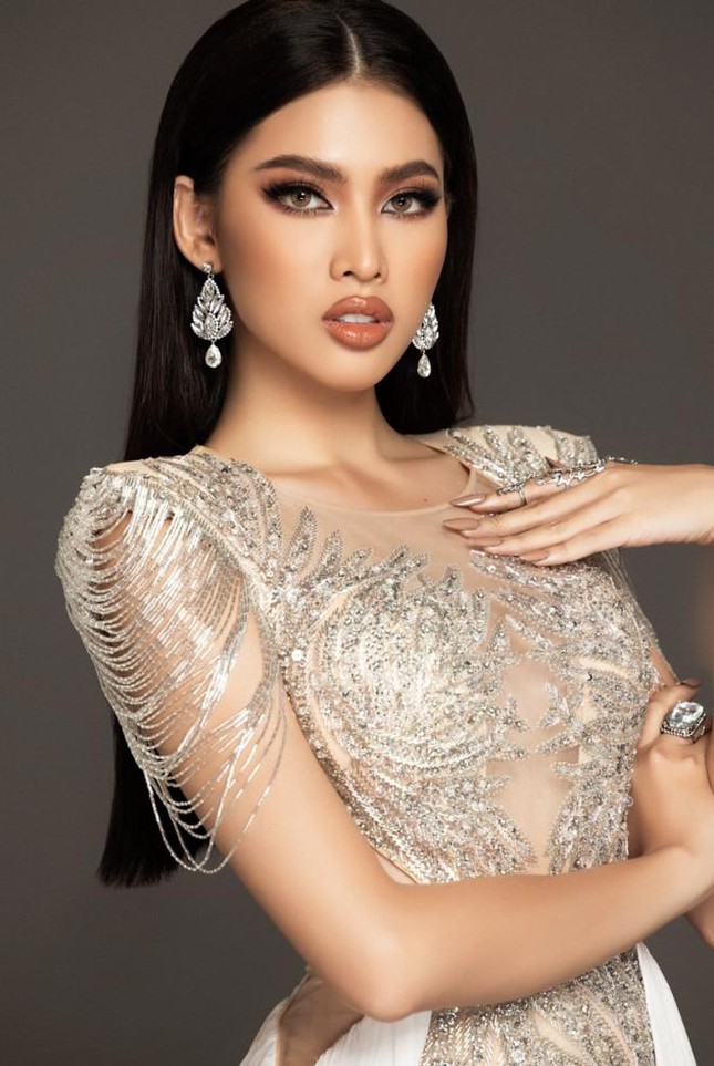 Á hậu Ngọc Thảo tham dự cuộc thi 'Hoa hậu của các Hoa hậu' năm 2020 - Ảnh 2.