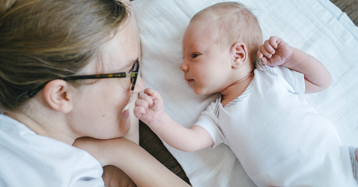 Trẻ sơ sinh mấy tháng biết hóng chuyện? - Ảnh 1.