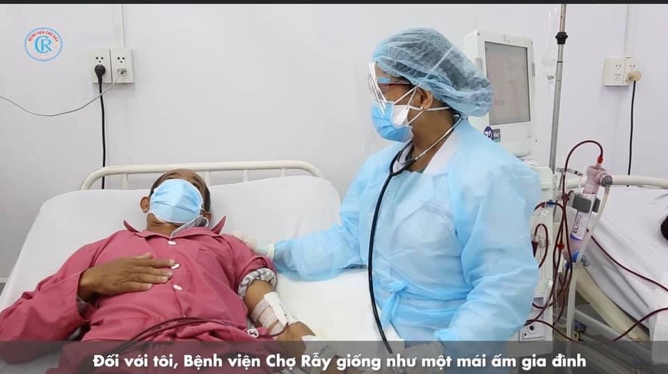 TP HCM: Nữ bác sĩ về hưu tình nguyện quay trở lại bệnh viện hỗ trợ chống Covid-19 - Ảnh 1. TP HCM: Nữ bác sĩ về hưu tình nguyện quay trở lại bệnh viện hỗ trợ chống Covid-19 - Ảnh 1.