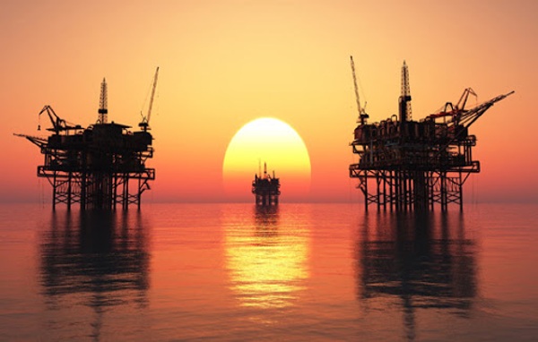 Giá dầu hôm nay 16/7: Sụt giảm mạnh do chịu tác động kép - Ảnh 1.