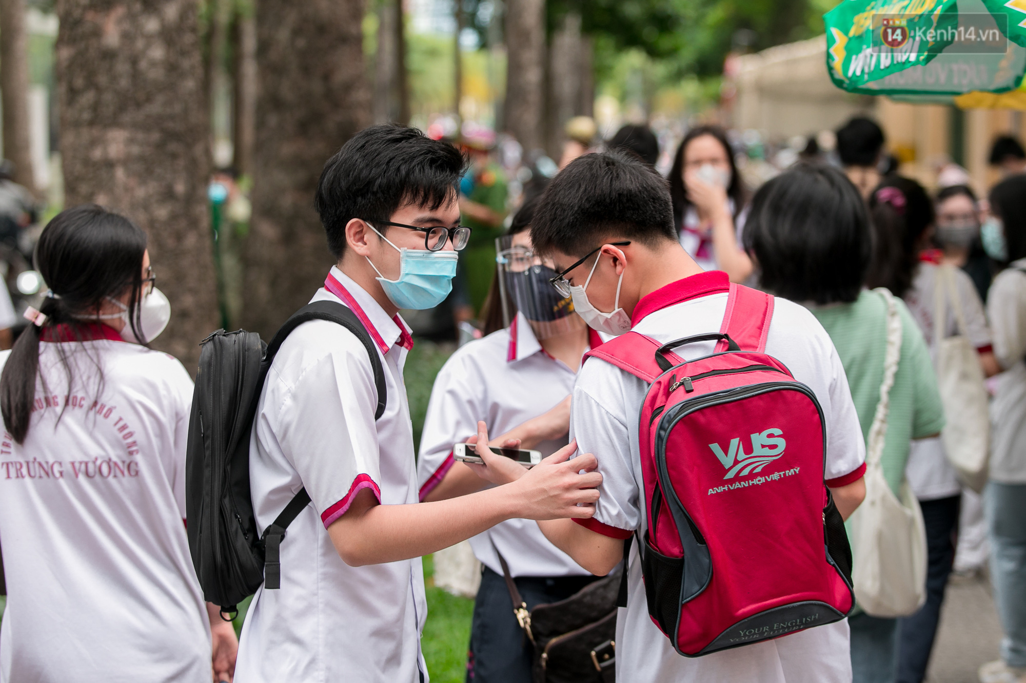 Kỳ thi tốt nghiệp THPT 2021: 1 tỉnh xuất hiện ít nhất 4 bài thi Ngữ văn đạt 9,75 điểm - Ảnh 1. Kỳ thi tốt nghiệp THPT 2021: 1 tỉnh xuất hiện ít nhất 4 bài thi Ngữ văn đạt 9,75 điểm - Ảnh 1.