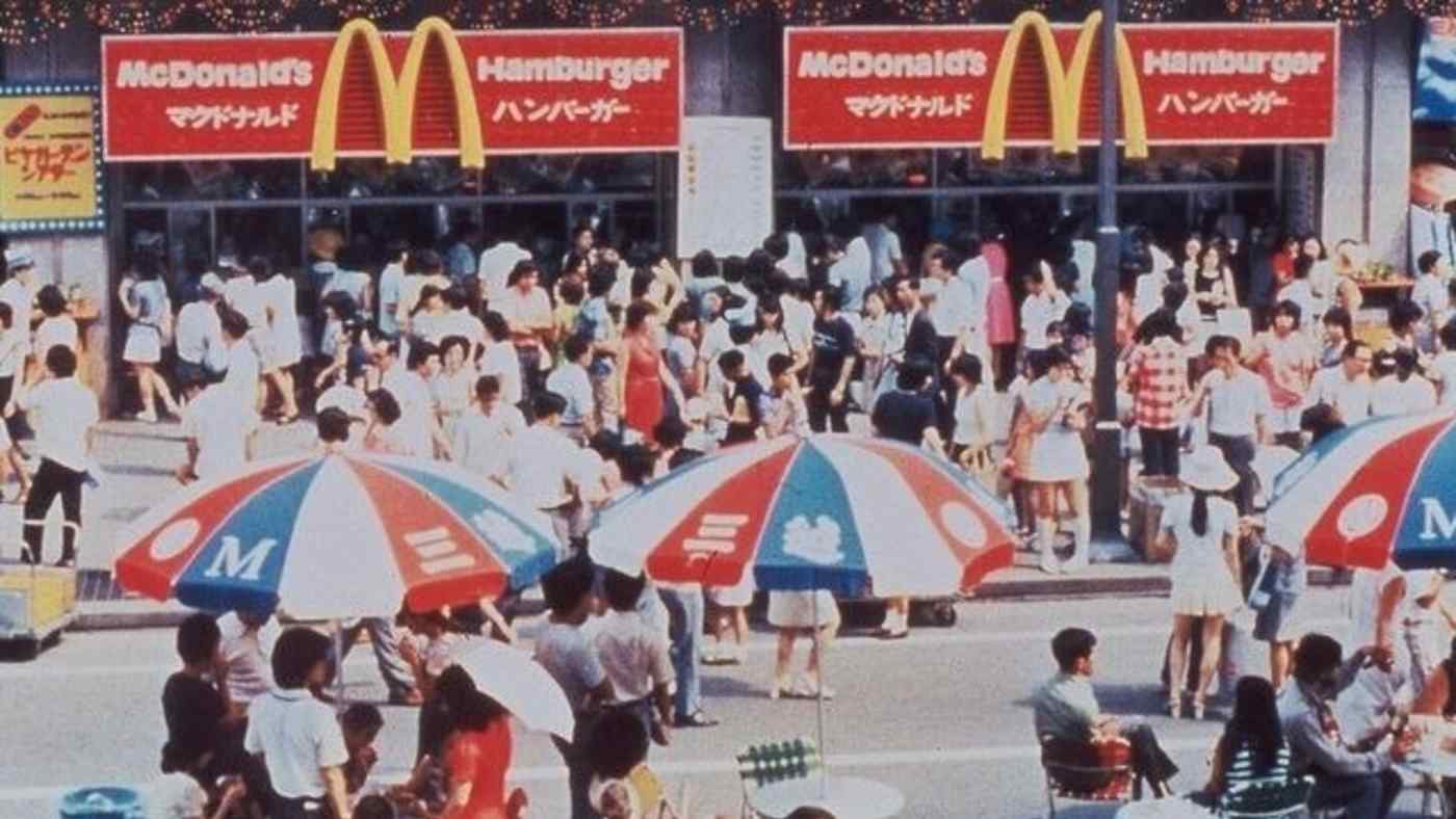 Cách McDonald’s chinh phục Nhật Bản: Tại sao những chiếc bánh hamburger kiểu Mỹ thành công dù đồ ăn nhanh không phù hợp văn hóa ẩm thực địa phương? - Ảnh 2. Cách McDonald’s chinh phục Nhật Bản: Tại sao những chiếc bánh hamburger kiểu Mỹ thành công dù đồ ăn nhanh không phù hợp văn hóa ẩm thực địa phương? - Ảnh 2.