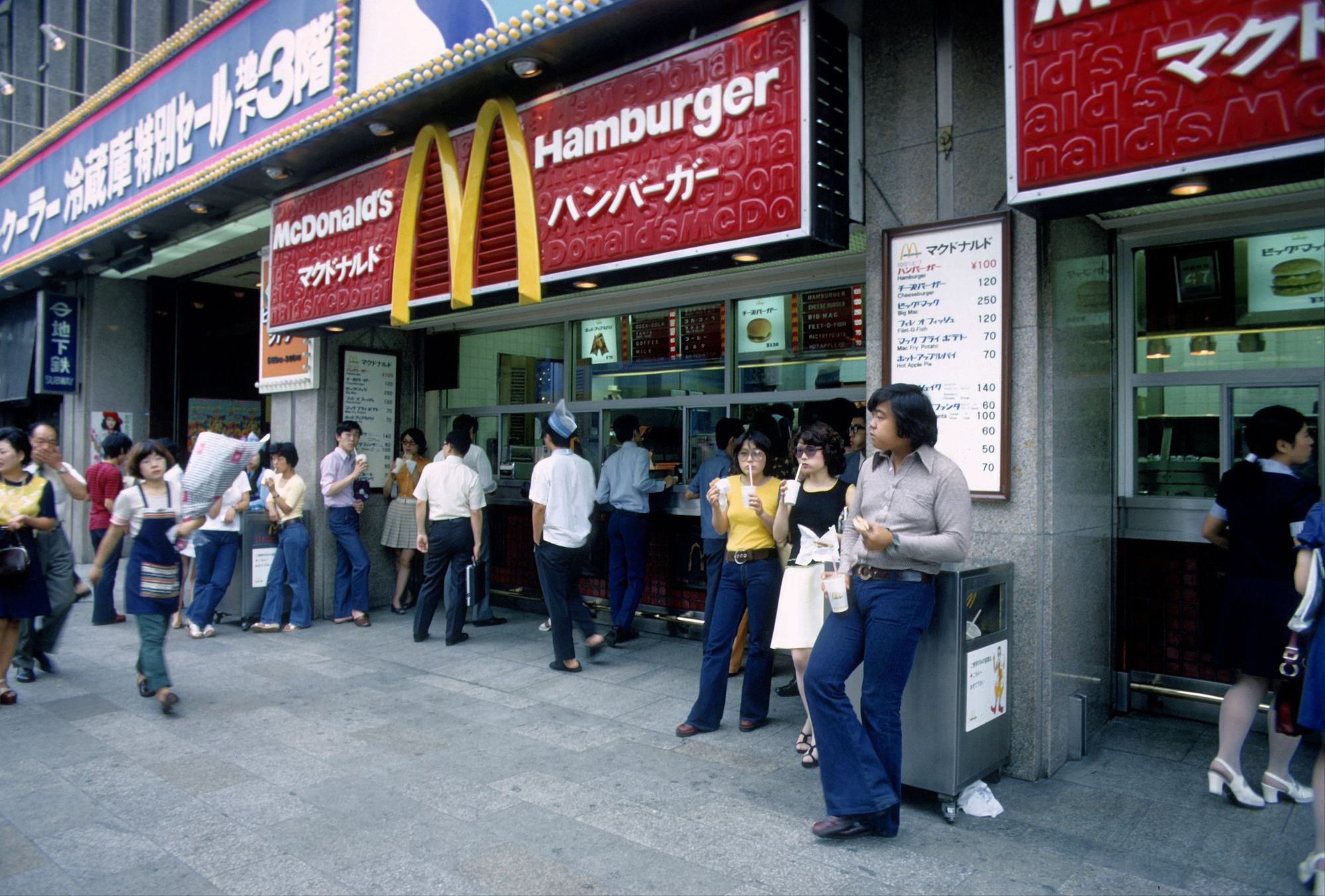Cách McDonald’s chinh phục Nhật Bản: Tại sao những chiếc bánh hamburger kiểu Mỹ thành công dù đồ ăn nhanh không phù hợp văn hóa ẩm thực địa phương? - Ảnh 3. Cách McDonald’s chinh phục Nhật Bản: Tại sao những chiếc bánh hamburger kiểu Mỹ thành công dù đồ ăn nhanh không phù hợp văn hóa ẩm thực địa phương? - Ảnh 3.