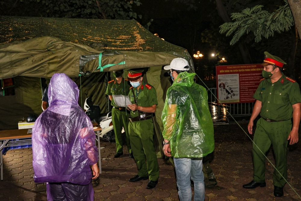 Kiên định bản lĩnh chính trị người chiến sỹ CAND, quyết tâm tạo “lá chắn thép” trong phòng, chống dịch - Ảnh 3. Kiên định bản lĩnh chính trị người chiến sỹ CAND, quyết tâm tạo “lá chắn thép” trong phòng, chống dịch - Ảnh 3.