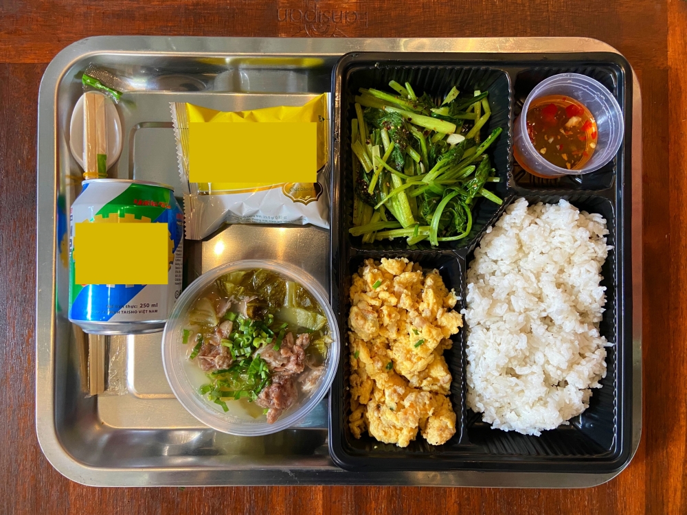 Căn bếp từ thiện có menu xịn xò mùa dịch của bà trùm Hoa hậu: Bún bò, thịt kho ruốc Huế và loạt món ngon ăn là mê! - Ảnh 6. Căn bếp từ thiện có menu xịn xò mùa dịch của bà trùm Hoa hậu: Bún bò, thịt kho ruốc Huế và loạt món ngon ăn là mê! - Ảnh 6.