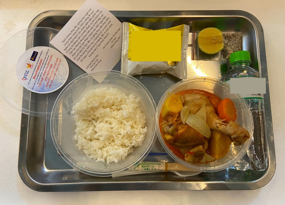 Căn bếp từ thiện có menu xịn xò mùa dịch của bà trùm Hoa hậu: Bún bò, thịt kho ruốc Huế và loạt món ngon ăn là mê! - Ảnh 7. Căn bếp từ thiện có menu xịn xò mùa dịch của bà trùm Hoa hậu: Bún bò, thịt kho ruốc Huế và loạt món ngon ăn là mê! - Ảnh 7.