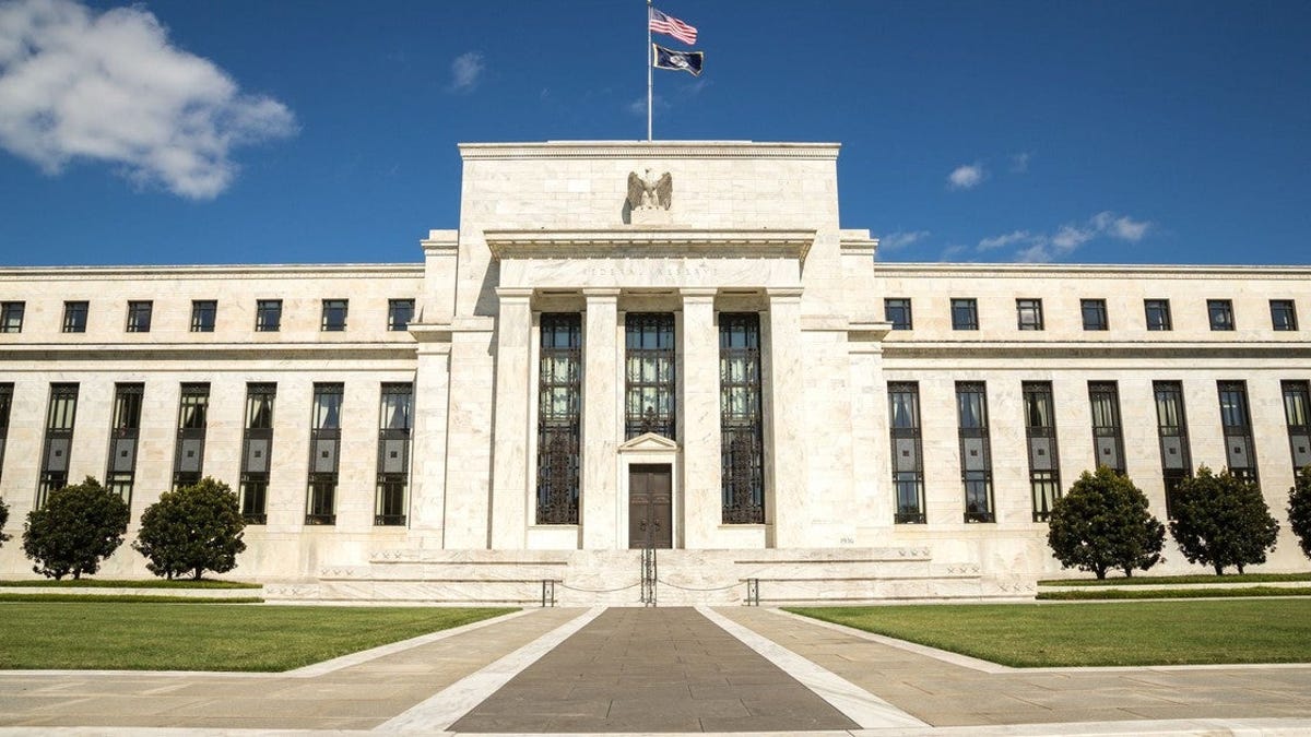 Jerome Powell: Chủ tịch FED đầu tiên trong lịch sử không có bằng cấp kinh tế, từng bật lại cả Tổng thống Trump để bảo vệ sự độc lập điều hành, giúp nền kinh tế Mỹ vượt qua chiến tranh thương mại và đại dịch Covid - Ảnh 3. Jerome Powell: Chủ tịch FED đầu tiên trong lịch sử không có bằng cấp kinh tế, từng bật lại cả Tổng thống Trump để bảo vệ sự độc lập điều hành, giúp nền kinh tế Mỹ vượt qua chiến tranh thương mại và đại dịch Covid - Ảnh 3.