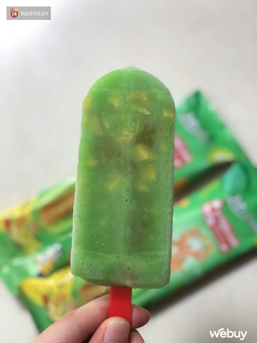 Ăn thử kem xoài xanh muối ớt đang hot: Nghe tưởng “đau bụng” mà vị ổn phết, topping đầy ú ụ có cả xoài thật! - Ảnh 6. Ăn thử kem xoài xanh muối ớt đang hot: Nghe tưởng “đau bụng” mà vị ổn phết, topping đầy ú ụ có cả xoài thật! - Ảnh 6.
