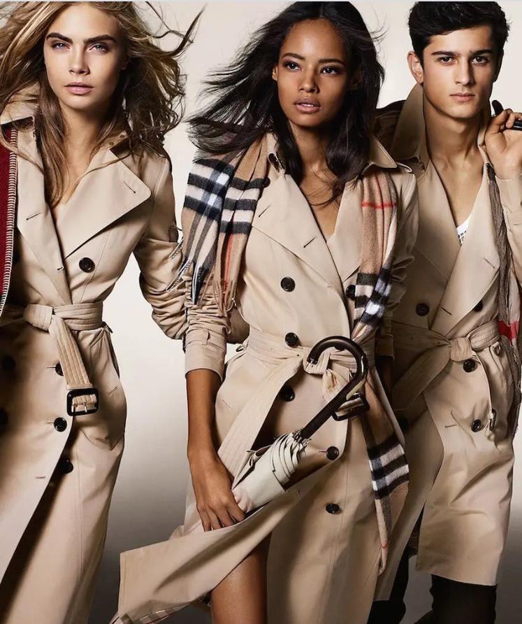 Đổi mới thương hiệu Burberry: Một sự chuyển đổi mang tính biểu tượng từ Quần áo bình dân sang Quần áo sang trọng - Ảnh 3.