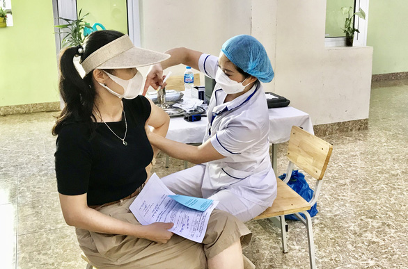 Quảng Ninh: Phấn đấu đến 20/9 hoàn thành tiêm vắc xin mũi 1 cho 100% người dân - Ảnh 1.