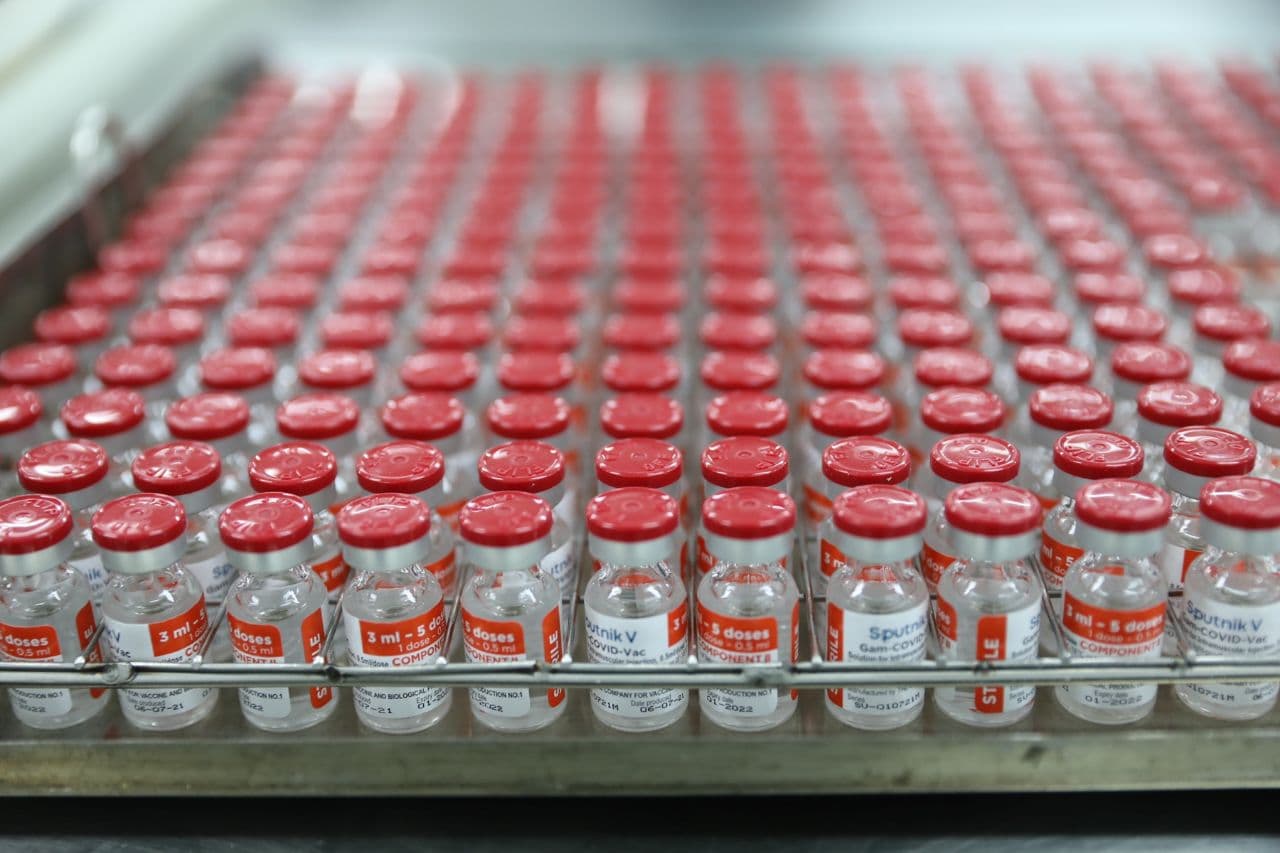Thành công trong sản xuất vắc xin Sputnik tại Việt Nam: Từ loay hoay sang tự chủ, tạo cơ hội để Việt Nam trở thành trung tâm sản xuất vắc xin của khu vực và thế giới trong tương lai - Ảnh 1.
