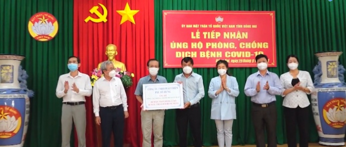 Đồng Nai: Công ty CP Đầu tư hạ tầng Dona Coop trao tặng 651 phần quà cho người dân khó khăn do dịch bệnh - Ảnh 4.