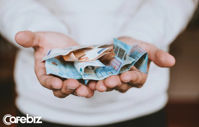 Nếu đã là bạn bè, đừng hỏi vay tiền nhau: Người cả nể mất cả bạn lẫn tiền, mất luôn cả thói quen tiết kiệm! - Ảnh 1. Nếu đã là bạn bè, đừng hỏi vay tiền nhau: Người cả nể mất cả bạn lẫn tiền, mất luôn cả thói quen tiết kiệm! - Ảnh 1.