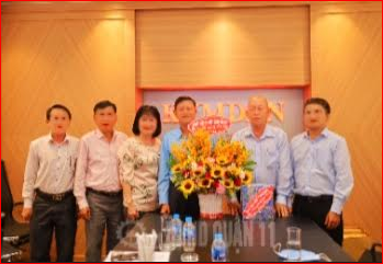 Quận ủy quận 11: Thăm, chúc mừng Ngày Doanh nhân Việt Nam - Ảnh 1.