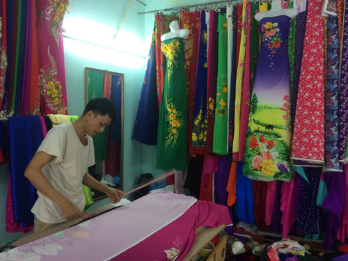 1.000 năm lưu giữ vẻ đẹp Việt của làng nghề may áo dài Trạch Xá - Ảnh 3.