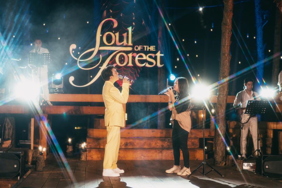 Khán giả của Soul of the Forest tự tin thể hiện giọng hát cùng ca sĩ Tăng Phúc
