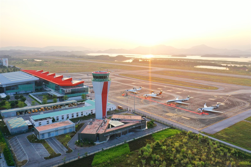 Những thế hệ máy bay mới nhất của Gulfstream tại triển lãm hàng không cao cấp đầu tiên ở Việt Nam - Ảnh 9.