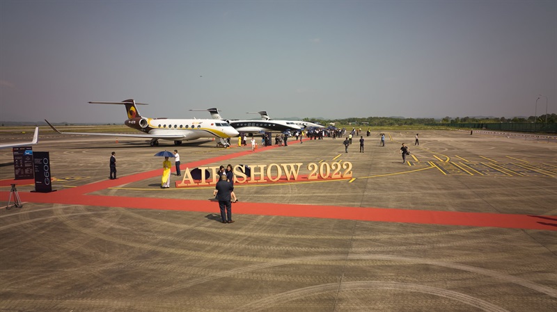 Những thế hệ máy bay mới nhất của Gulfstream tại triển lãm hàng không cao cấp đầu tiên ở Việt Nam - Ảnh 10.