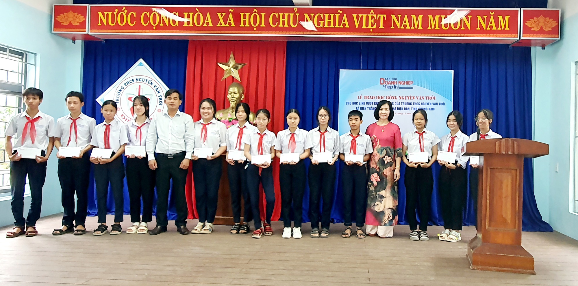 Trao học bổng Nguyễn Văn Trỗi cho học sinh nghèo đạt thành tích học tập ...