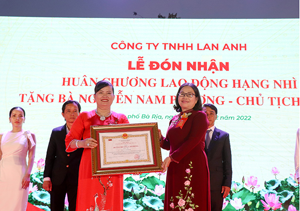 Doanh nhân Nguyễn Nam Phương và Công ty TNHH Lan Anh nhận Huân chương Lao động do Chủ tịch nước trao tặng - Ảnh 2.