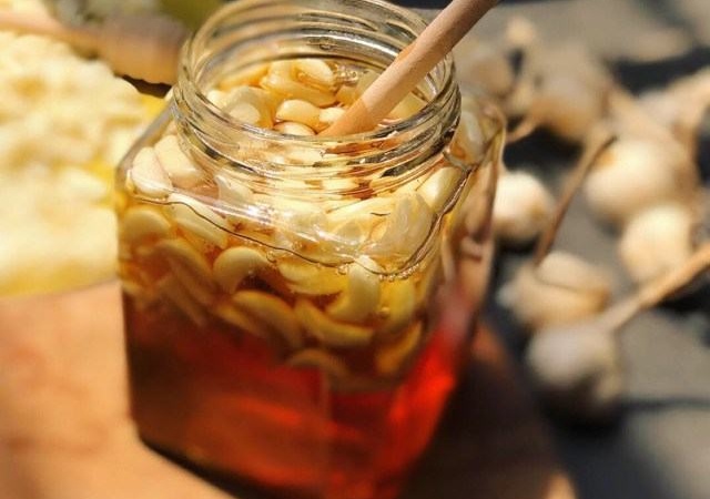 Rượu là thứ nên tránh xa, nhưng nếu ngâm với loại củ này thì lại thành thần dược ĐÁNH BAY ung thư dạ dày - Ảnh 1. Rượu là thứ nên tránh xa, nhưng nếu ngâm với loại củ này thì lại thành thần dược ĐÁNH BAY ung thư dạ dày - Ảnh 1.