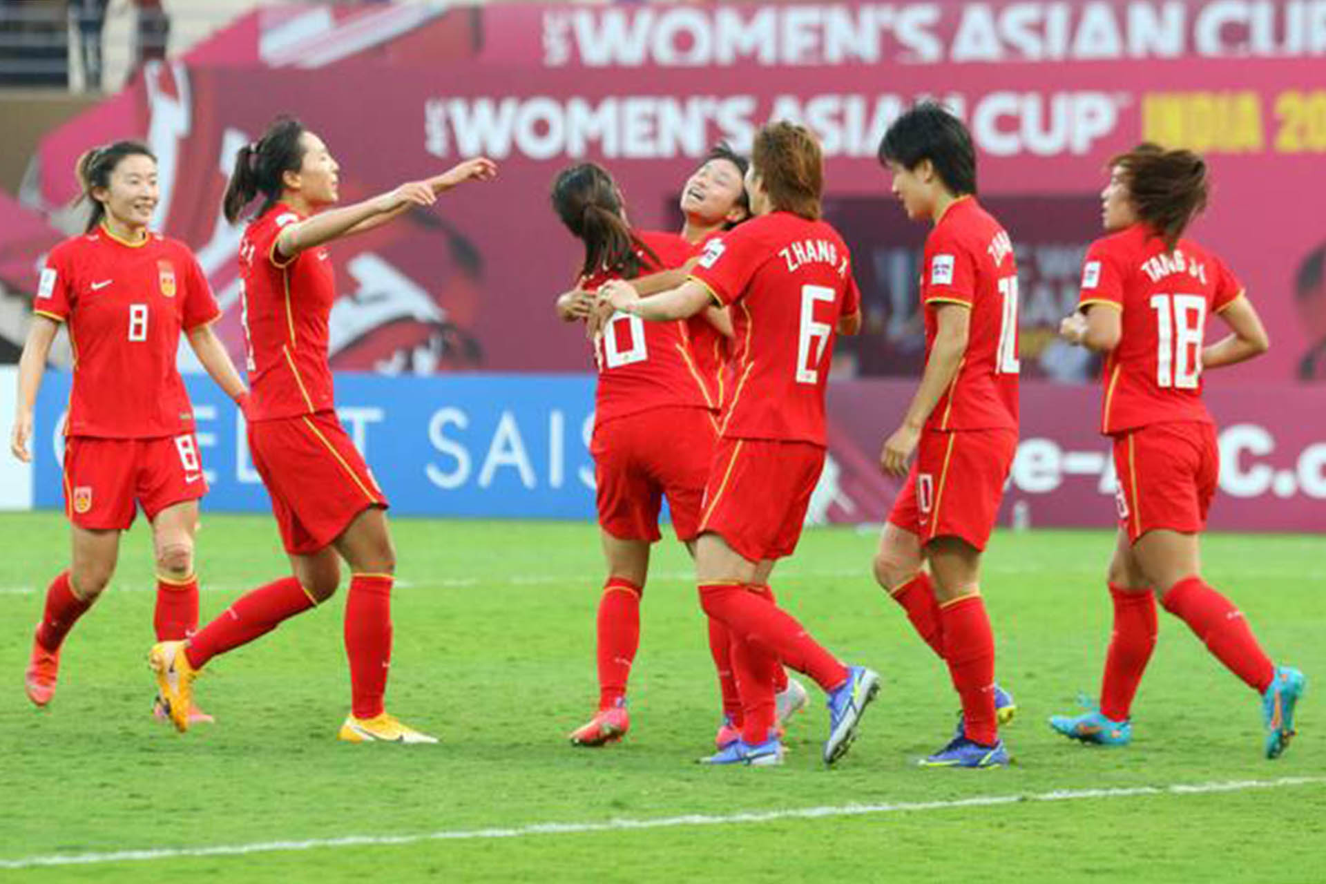 Gọi bóng đá nam là đống đổ nát, các doanh nghiệp Trung Quốc quay xe thưởng hơn 80 tỷ đồng cho bóng đá nữ sau khi vô địch Asian Cup  - Ảnh 2.