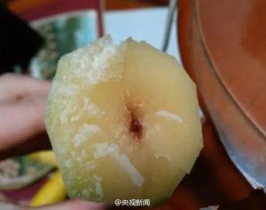 Cô gái mất mạng vì ăn cây mía có vệt đỏ bên trong: Cảnh báo loại mía thanh minh độc hơn nọc rắn khiến người Trung Quốc không dám chạm tay - Ảnh 1. Cô gái mất mạng vì ăn cây mía có vệt đỏ bên trong: Cảnh báo loại mía thanh minh độc hơn nọc rắn khiến người Trung Quốc không dám chạm tay - Ảnh 1.