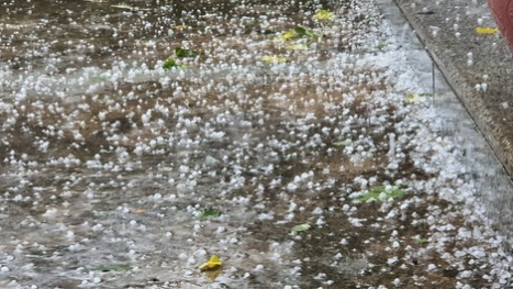 Lai Châu: Xuất hiện trận mưa đá đầu tiên trong năm 2022. - Ảnh 1.