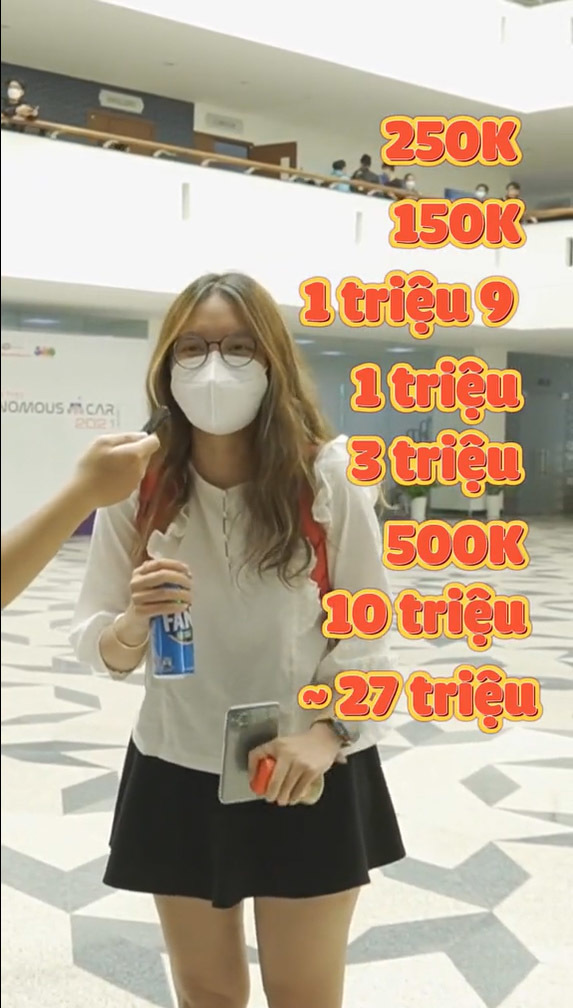 Bóc giá trang phục đi học của sinh viên FPT: Đeo balo 200 triệu, quần áo toàn hàng hiệu Supreme, Moschino? - Ảnh 1. Bóc giá trang phục đi học của sinh viên FPT: Đeo balo 200 triệu, quần áo toàn hàng hiệu Supreme, Moschino? - Ảnh 1.