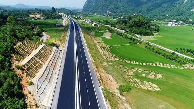 Dừng triển khai dự án cao tốc Hòa Bình - Mộc Châu theo hình thức đối tác công tư - Ảnh 1.