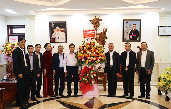 Nghệ An: Lãnh đạo tỉnh chúc mừng Tòa Giám mục Giáo phận Vinh nhân dịp Lễ Phục sinh 2022 - Ảnh 3.