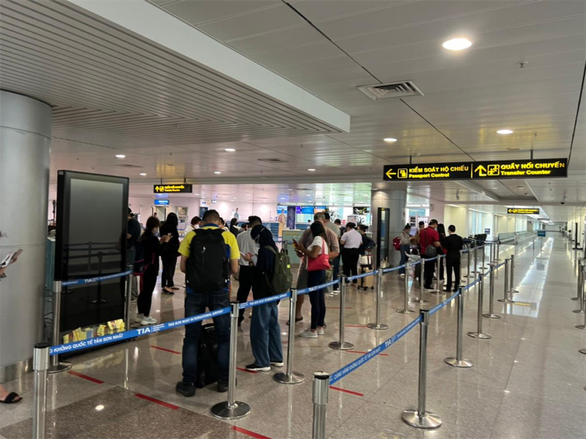 TP.HCM: Nới kiểm tra y tế người nhập cảnh tại sân bay quốc tế Tân Sơn Nhất - Ảnh 1.
