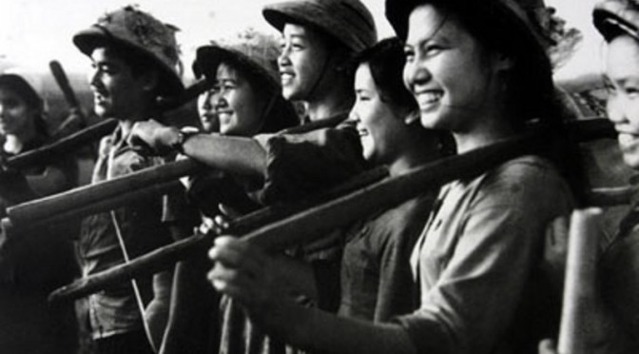Kỉ niệm đại thắng mùa Xuân năm 1975: Nhớ Phạm Tiến Duật với bài thơ “Gửi em cô thanh niên xung phong” - Ảnh 1.